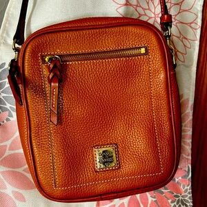 Dooney & Burke Pebble Leather Crossbody. W7”H9”D2”. Like new. camel/natural.